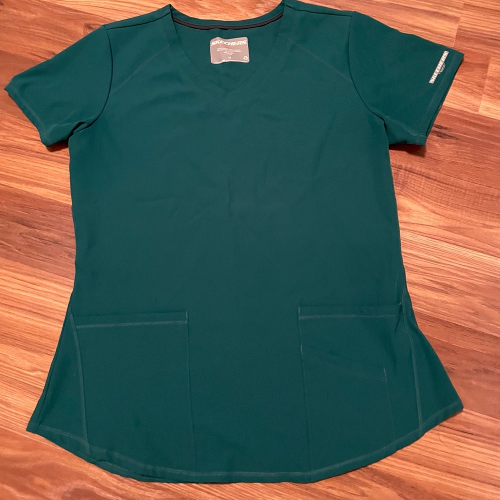 Women’s Scrub Set size M; Sketchers by Barco